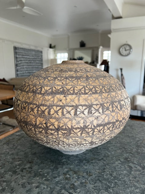 Clay patterned vessel